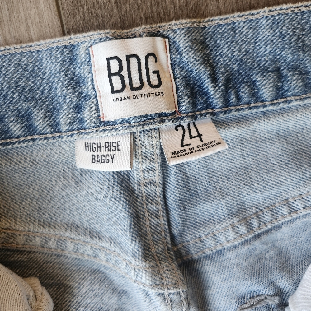 Women's BDG Light Blue Distressed Boyfriend Jeans Urban Outfitters Size 24 - Picture 2 of 3